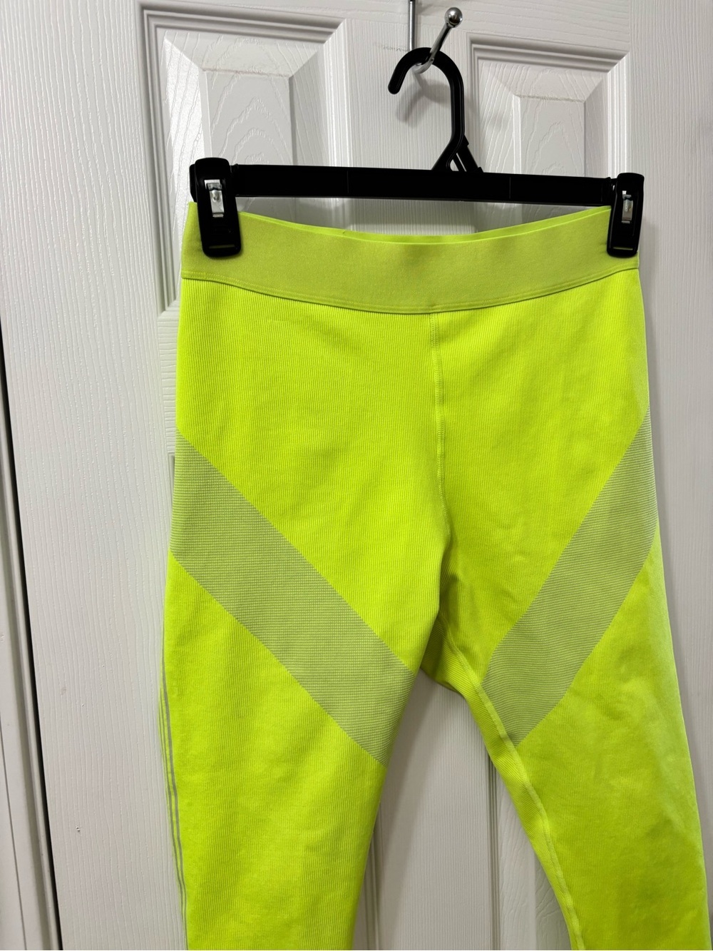 Fabletics Ultra High-Waisted Seamless Sprint Legging Neon Safety Yellow Sz Small - Picture 4 of 8